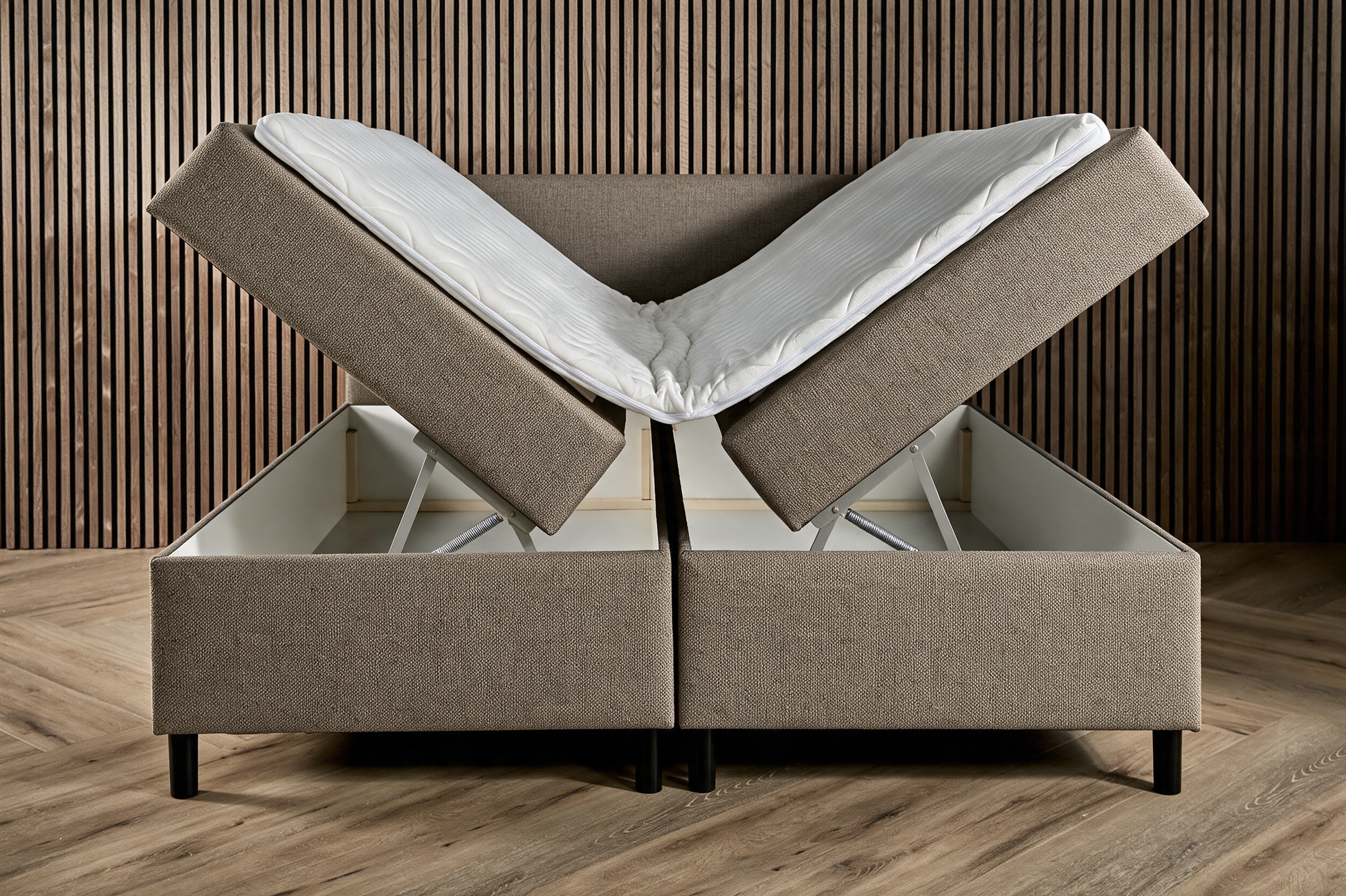 BSD Storage in bruin met beide ligvlakken open, twee aparte opbergboxen [bruin]